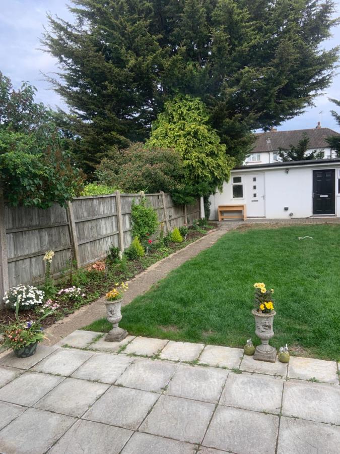 Beautiful Self Contained Studio Apartment London Bagian luar foto